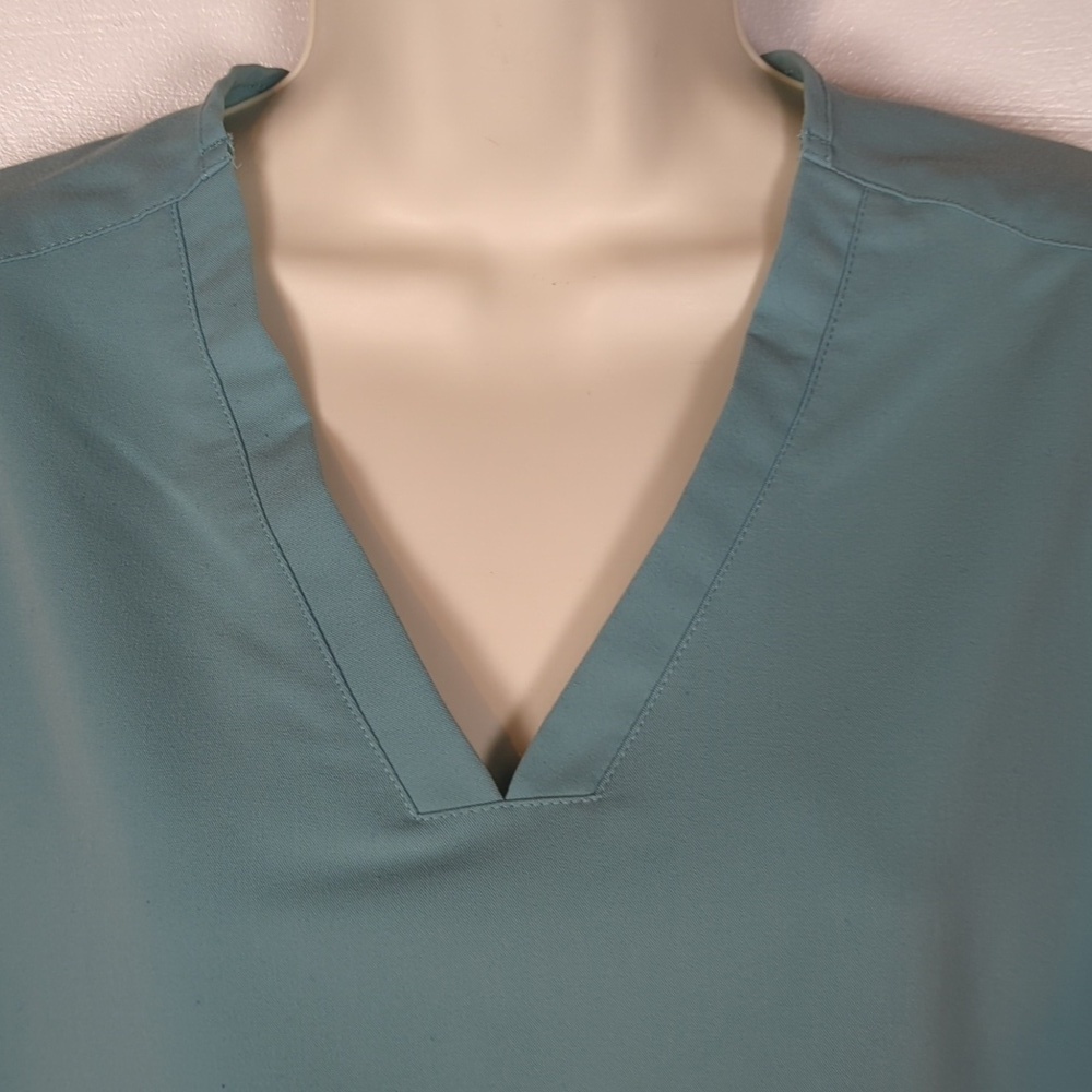 Figs Technical Collection Scrub Top - Picture 2 of 11